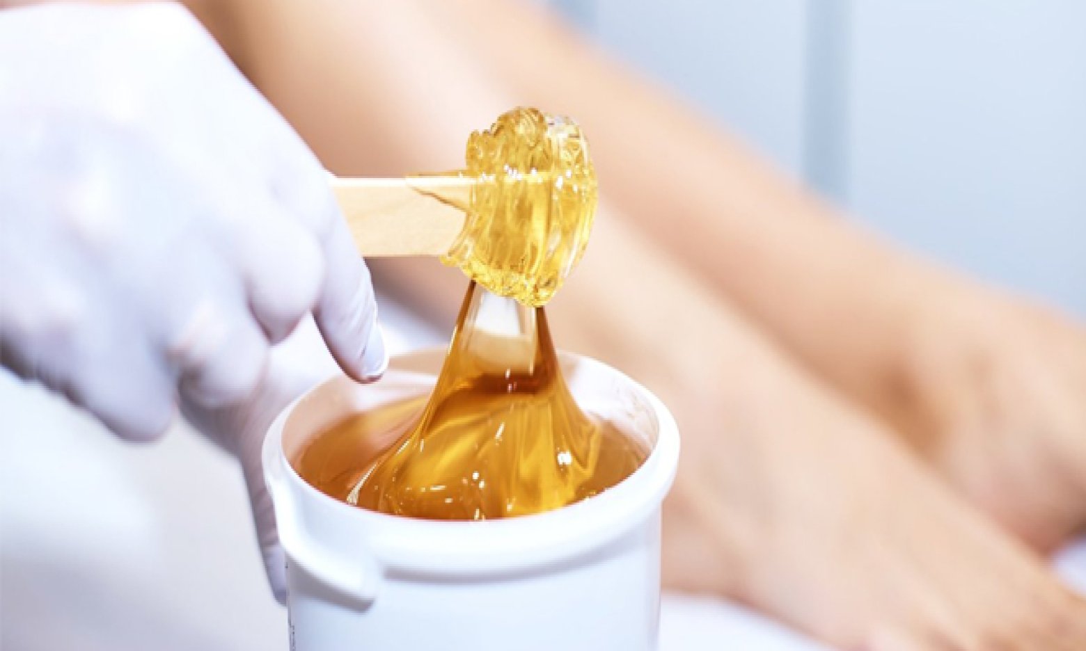 Гладка шкіра без салону: як зробити воскову епіляцію в домашніх умовах