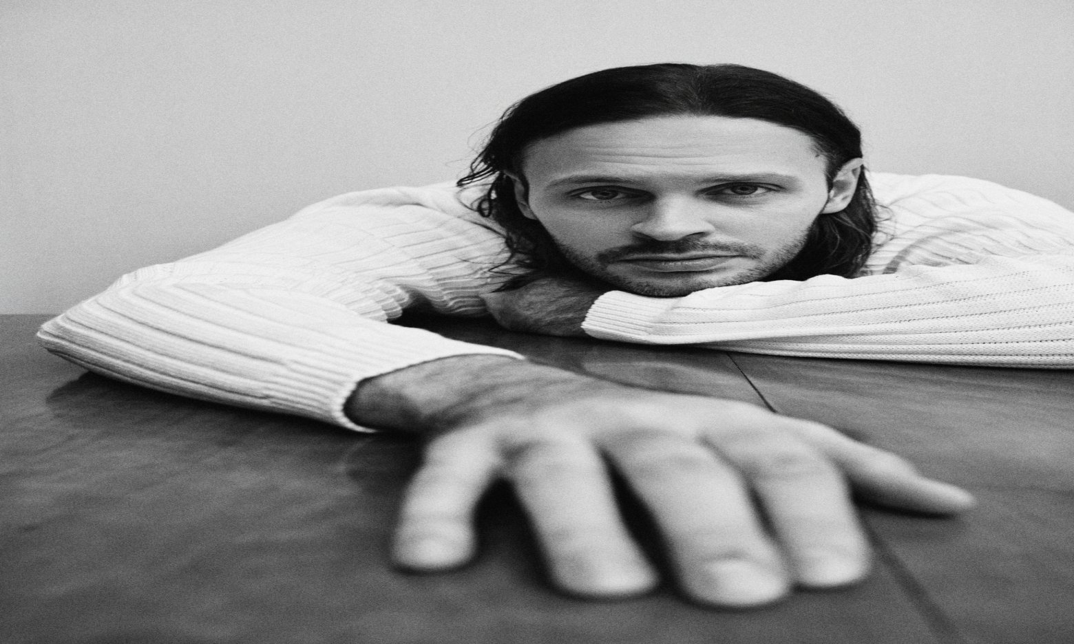 Коли емоції неможливо приховати: CHEEV презентував найвідвертіший трек з альбому «Romcom» — «Ревную» (ВІДЕО)