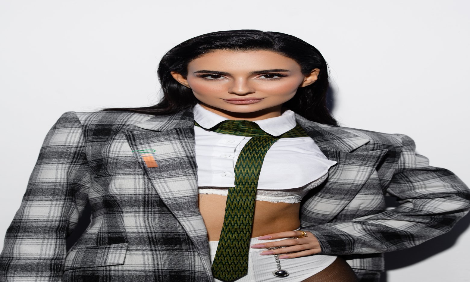 «Приходимо до тями!»: Анна Трінчер відкрито назвала акторів із серіалу «Школа», які мали зіркову хворобу (ВІДЕО)