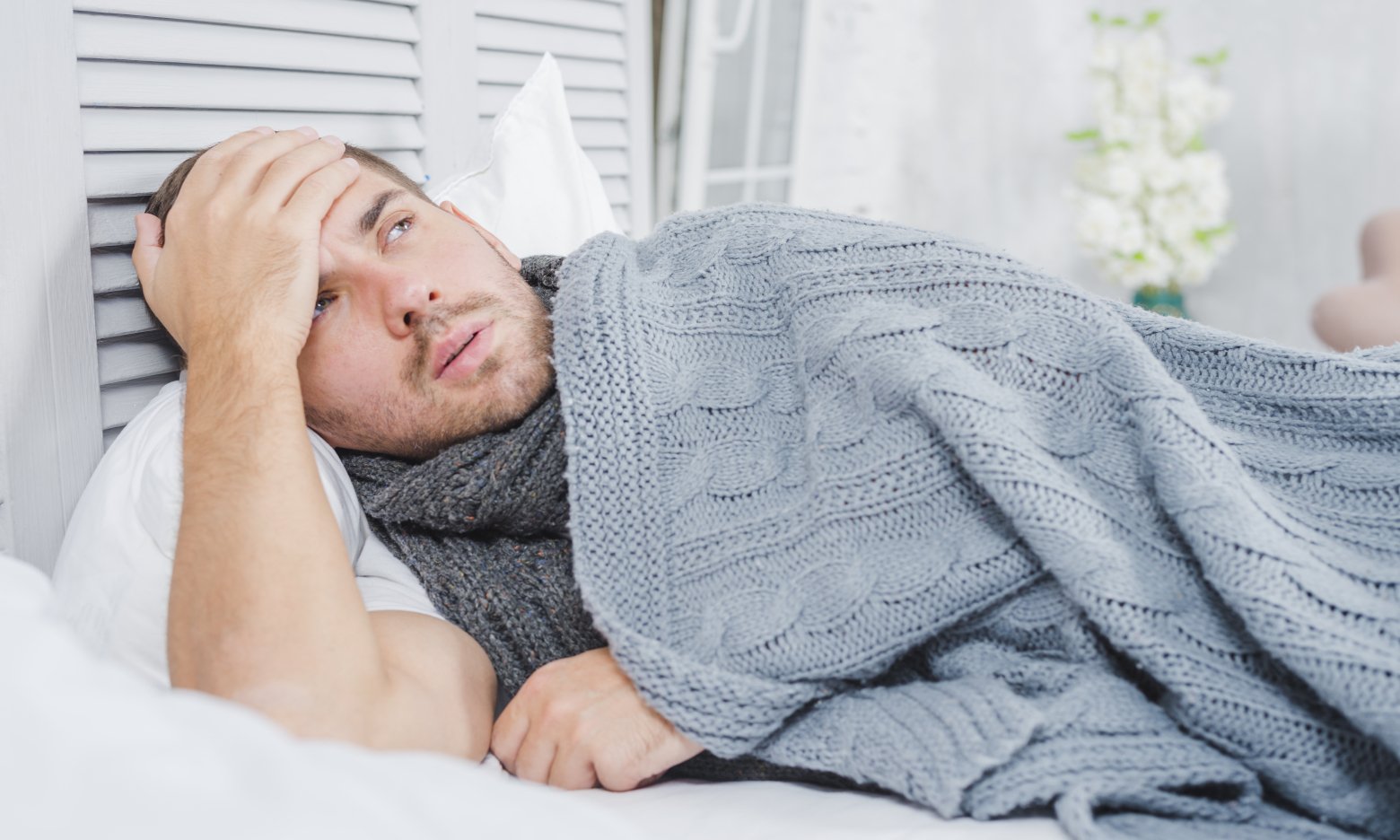 Що покласти під простирадло, щоб не замерзнути вночі: знадобиться шар дешевого матеріалу