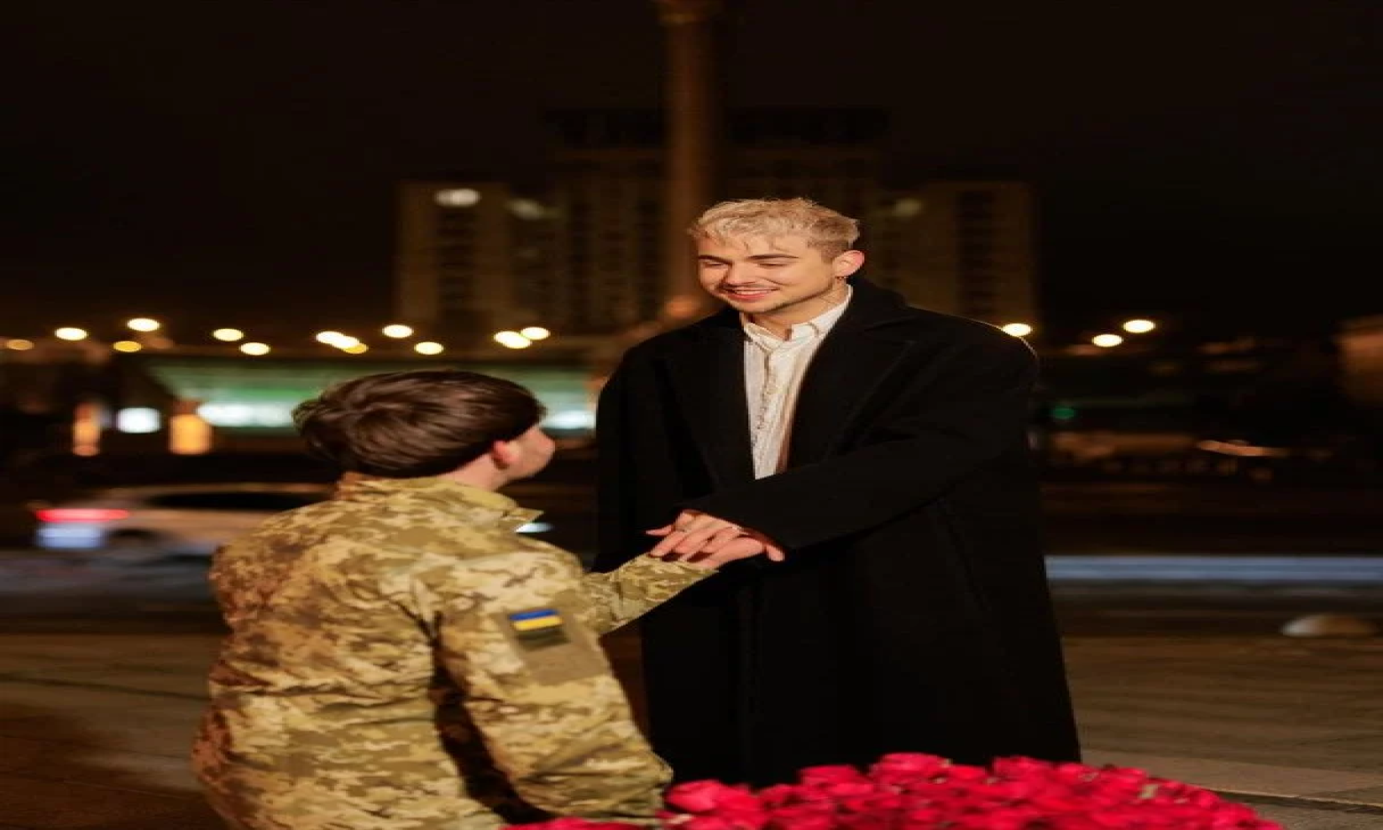 Я сказав «так»: MELOVIN заручився з військовим та замилував Мережу (ФОТО)