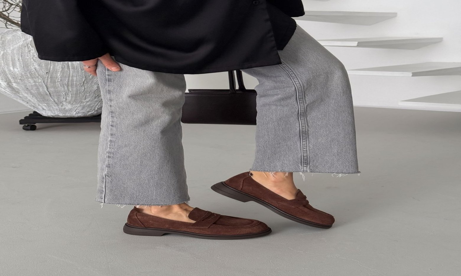 Навіть якщо куплені за невеликі гроші: 5 пар взуття, що зводять з розуму своїм дорогим виглядом (ФОТО)