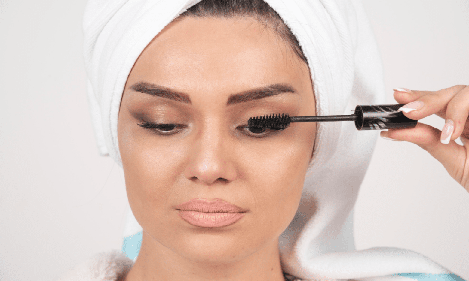 Дві фатальні помилки з тушшю для вій, які зіпсують навіть найкращий макіяж: не робіть так!