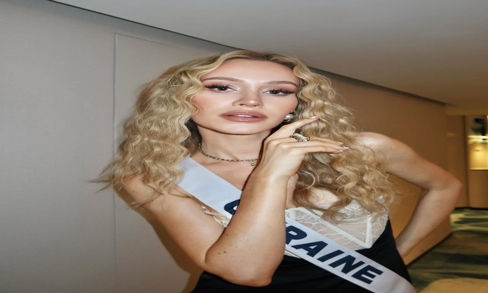 Любить стиль old money: найефектніші образи українки Софії Ткачук, яка «прогоріла» на конкурсі Міс Всесвіт 2025 (ФОТО)