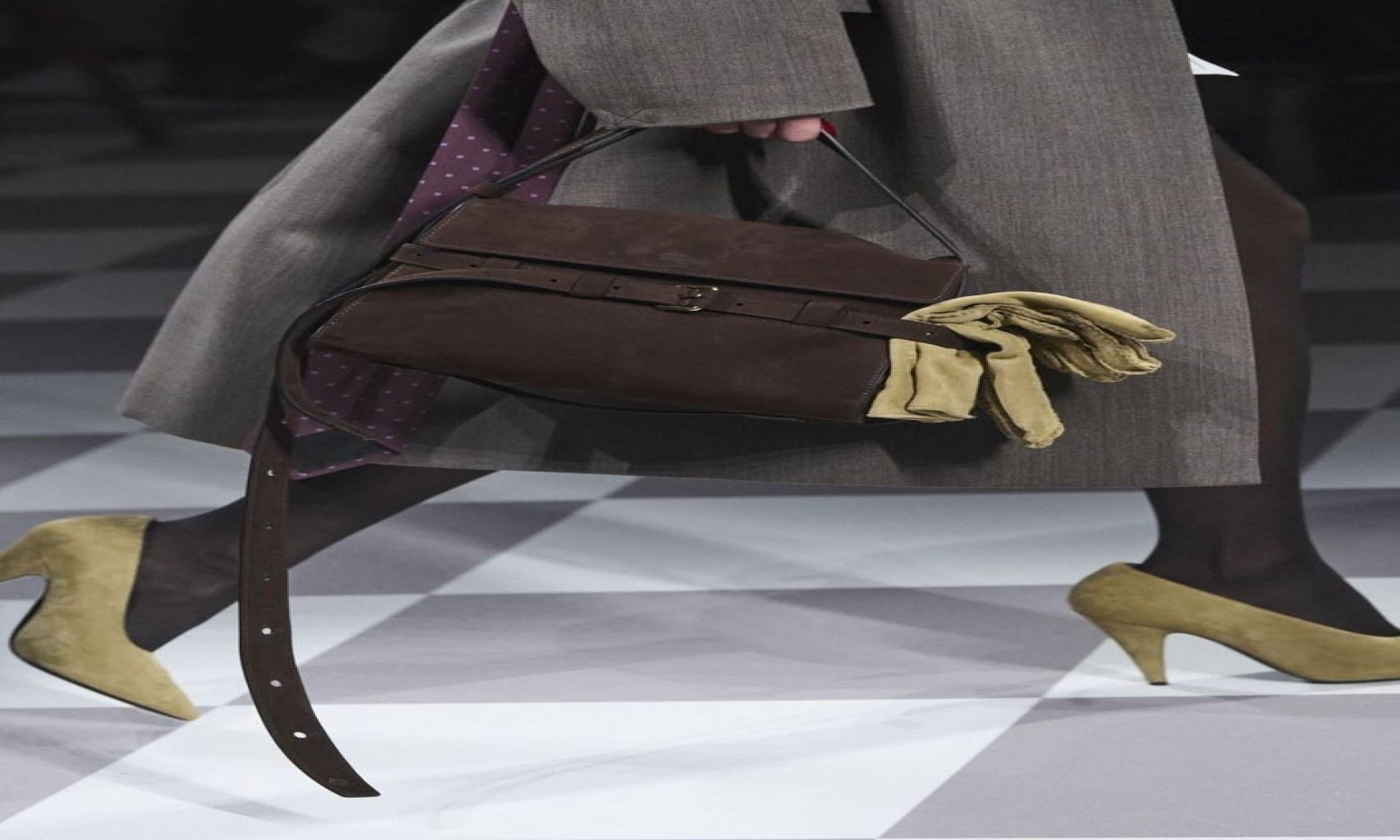 Секрети справжньої леді: як правильно підібрати сумку до образу? Ці правила етикету варто знати кожній!