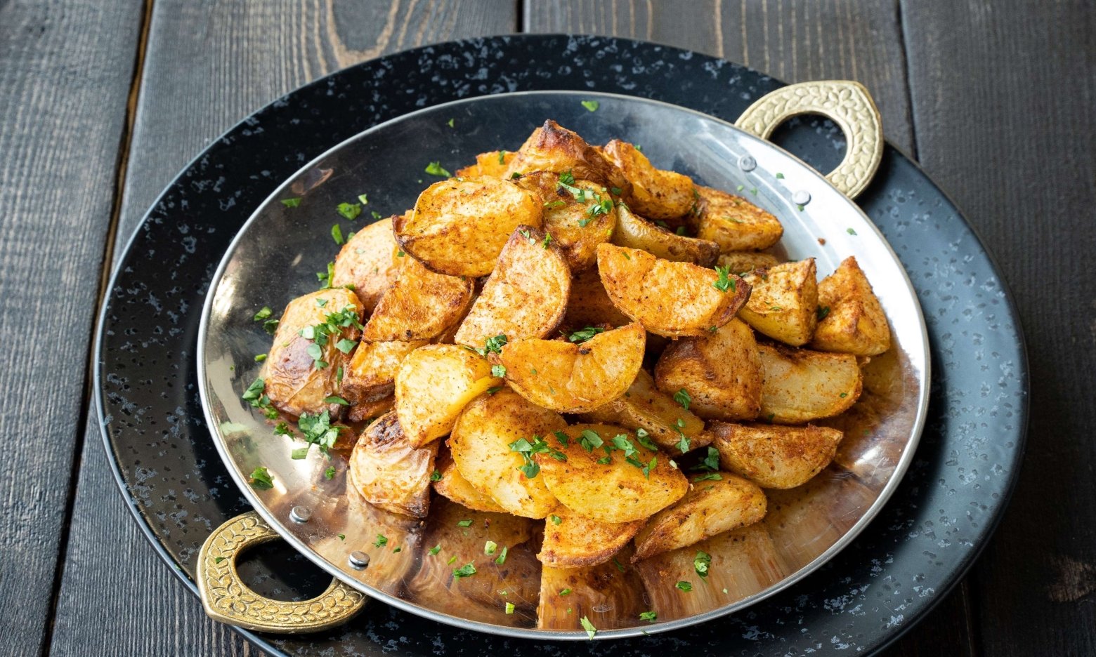 Так смажена картопля буквально “обростає” скоринкою: секрет золотистих шматочків