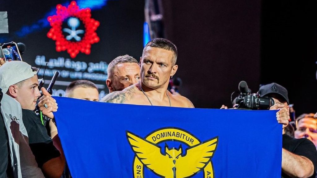 Усик Вага: подробный обзор жизни и карьеры известного боксера